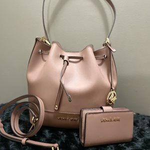 Michael Kors Trista Bucket w/ Wallet